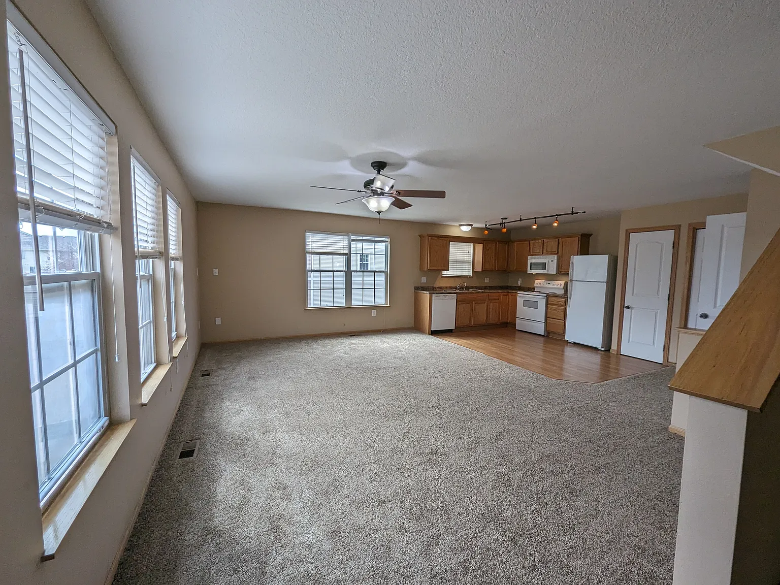 2 bed, 2.5 bath, 1152 sqft, $1,450 — Photo 2