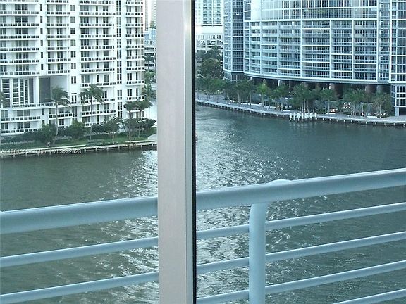 5th image of 325 Biscayne Blvd #921