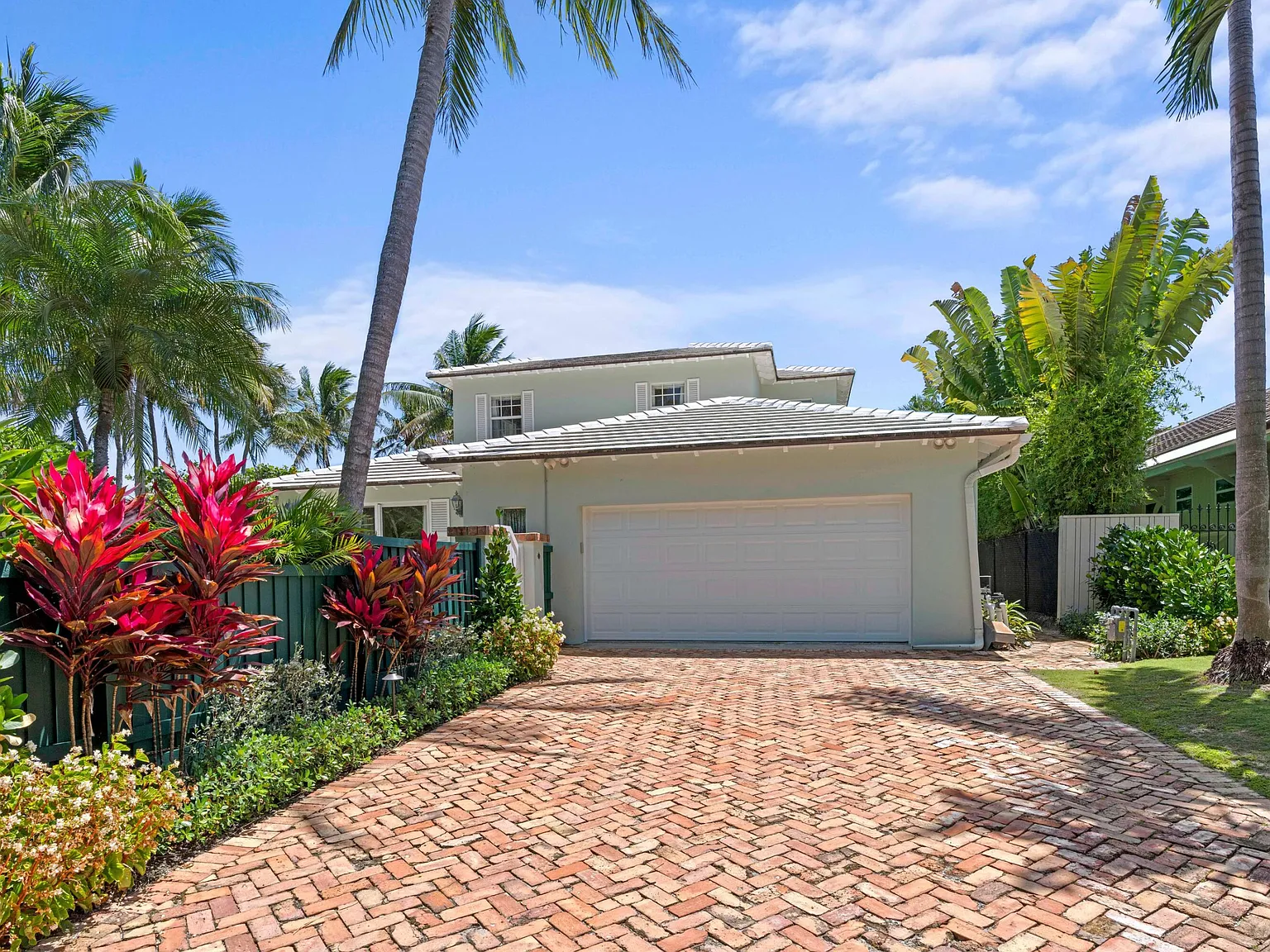 4 bed, 4.5 bath, 3113 sqft, $40,000 — Photo 3