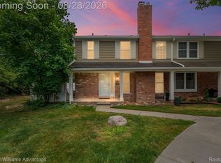 20928 E Glen Haven Cir, Northville, MI 48167