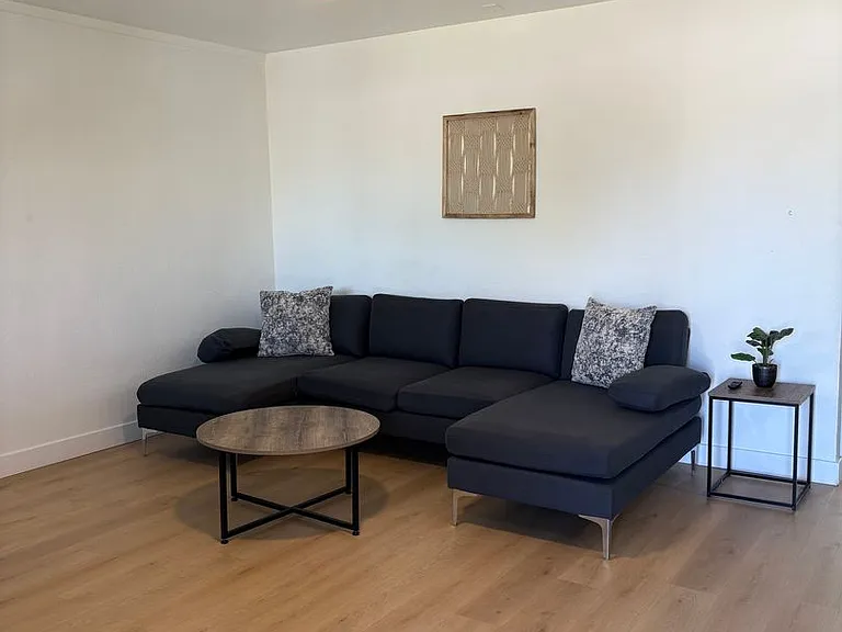 513 N 40th Ave — Photo 3