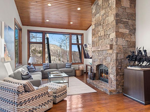 3rd image of 364 Ridge Rd