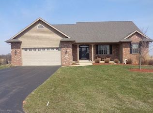 10380 E Shagbark Ln, Rochelle, IL 61068