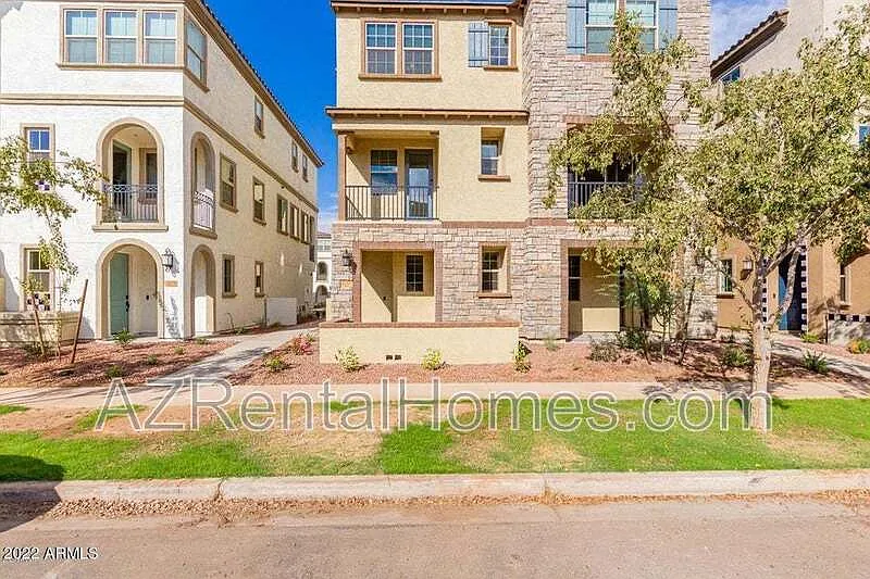 2 bed, 2.5 bath, 1476 sqft, $1,995 — Photo 2