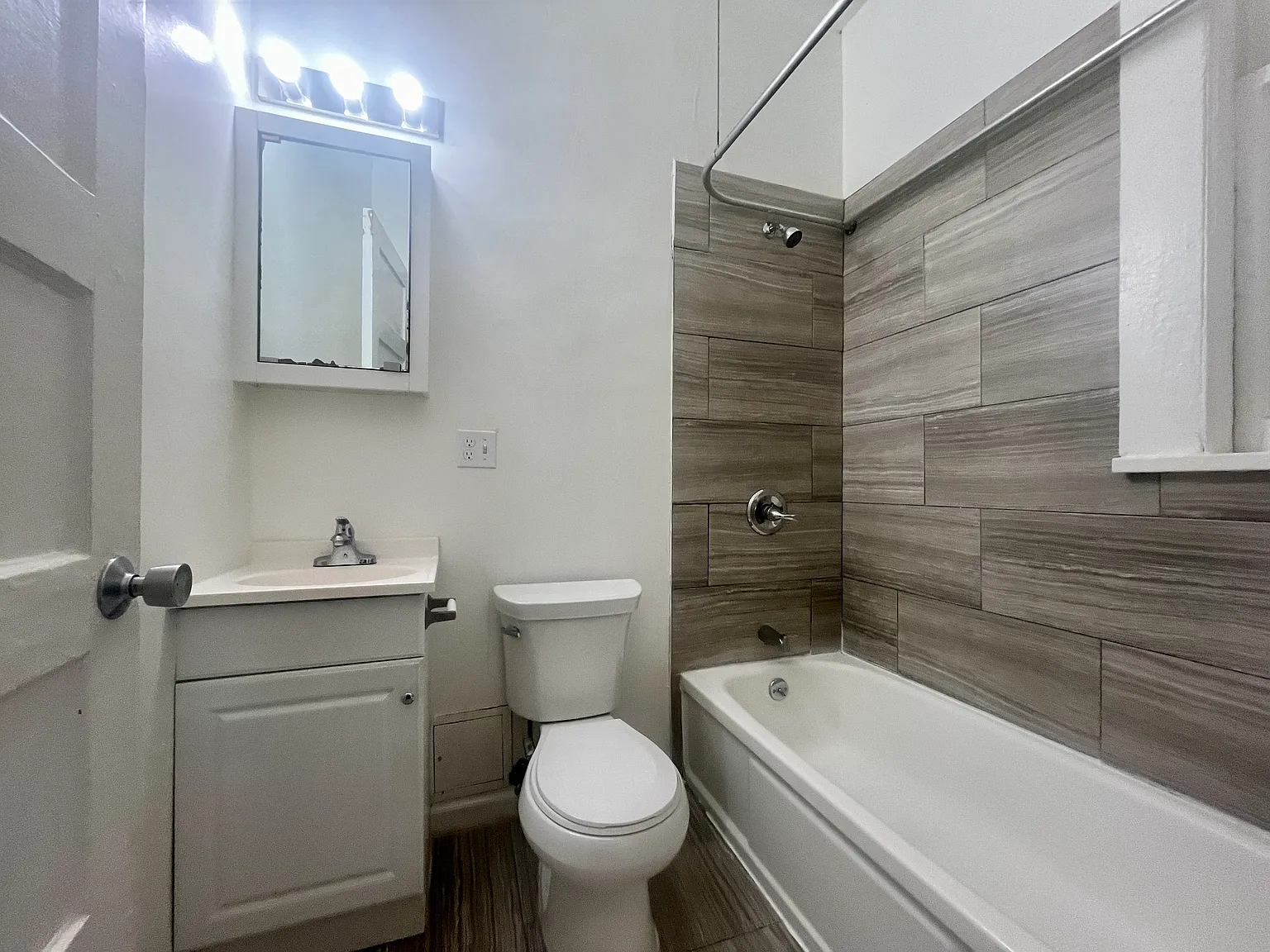 245 Leavenworth St — Photo 4