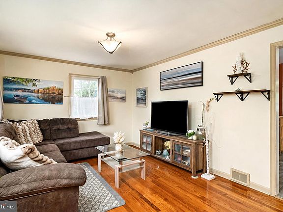 3rd image of 9 Alton Rd