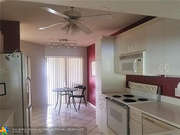 5th image of 10111 NW 24th Pl APT 209