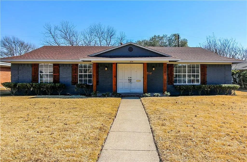 2610 Eastbrook Dr photo 1