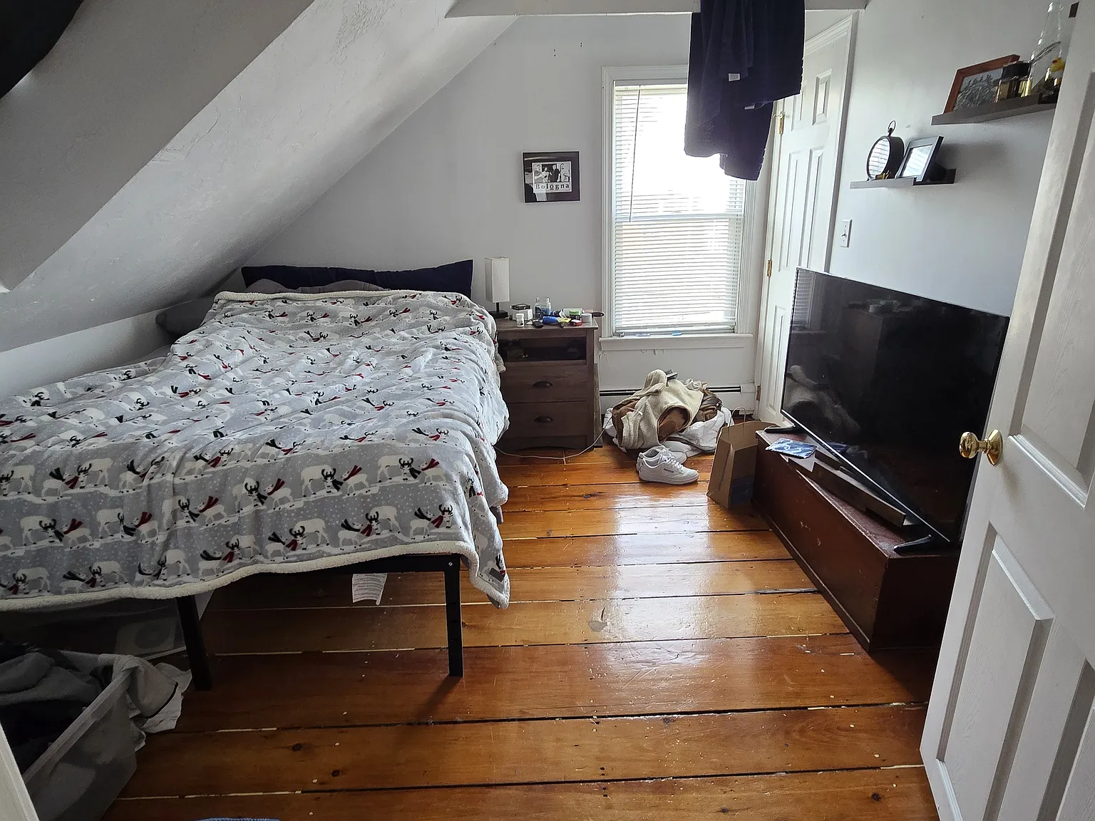 3 bed, 1100 sqft, $3,300 — Photo 2