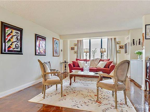 920-N Living Room - 1