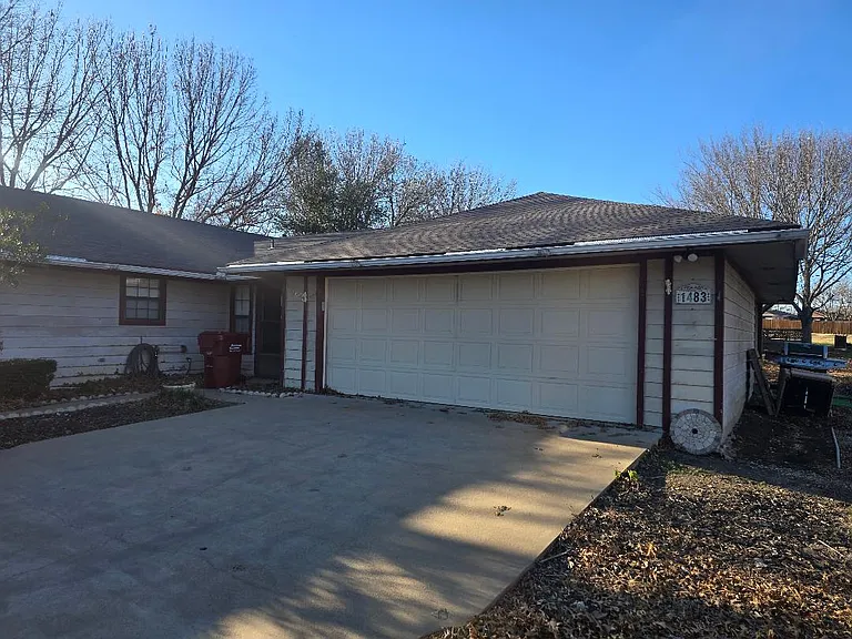 1483 S Waco St — Photo 12