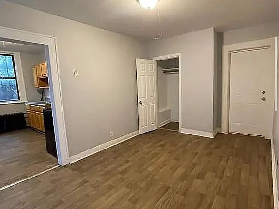 2nd image of 525 New Point Rd #1L