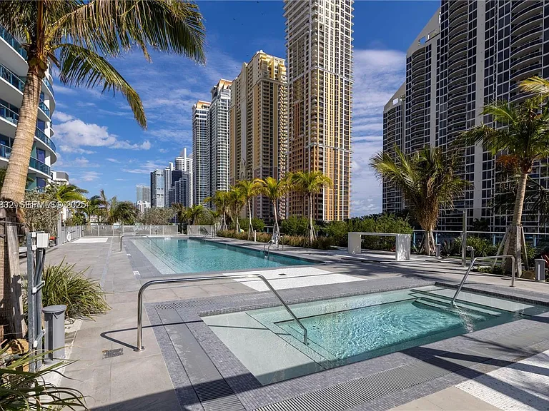 17550 Collins Ave #402 — Photo 4