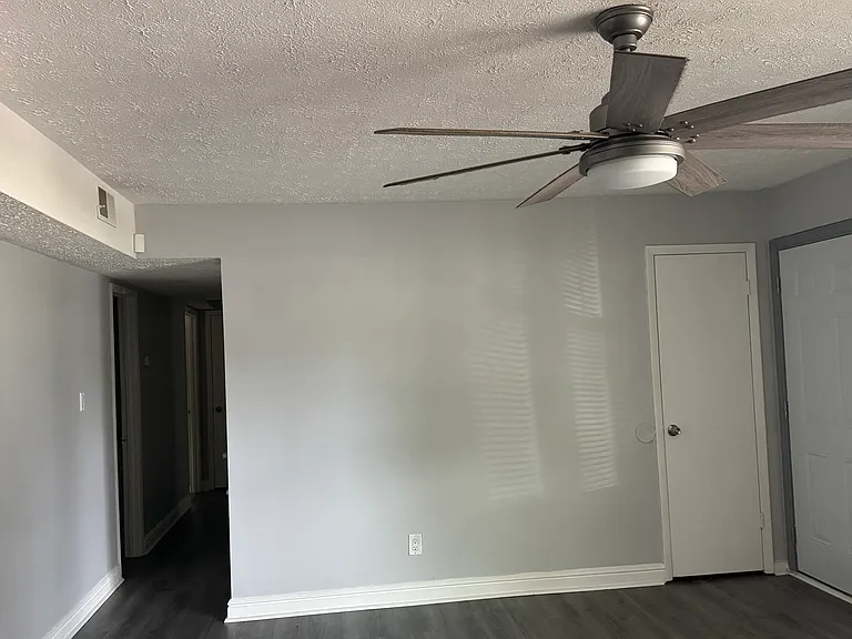 2221 Tolgate Rd — Photo 28
