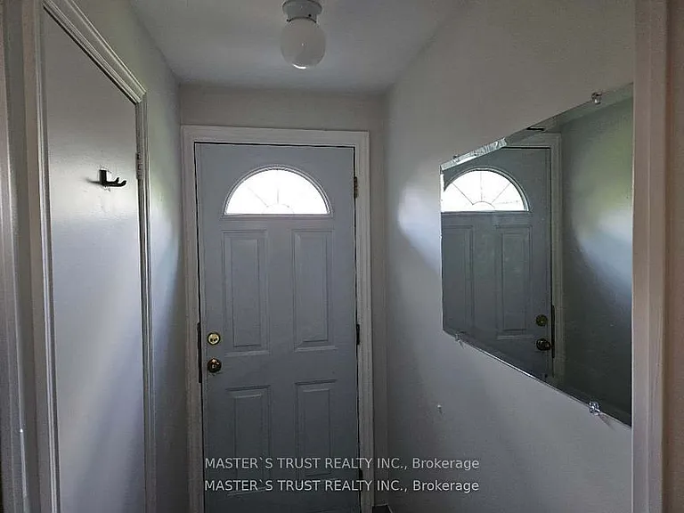 69 Grove Park Cres — Photo 2