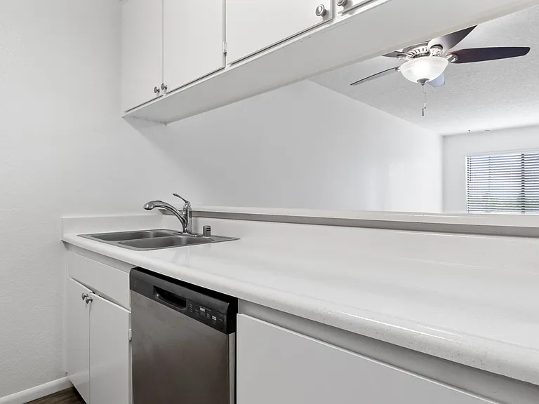 Villa Temecula Apartments — Photo 4