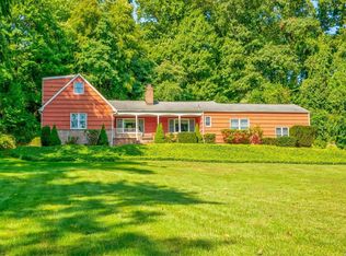 1 Mux Ln, Lloyd Harbor, NY 11743