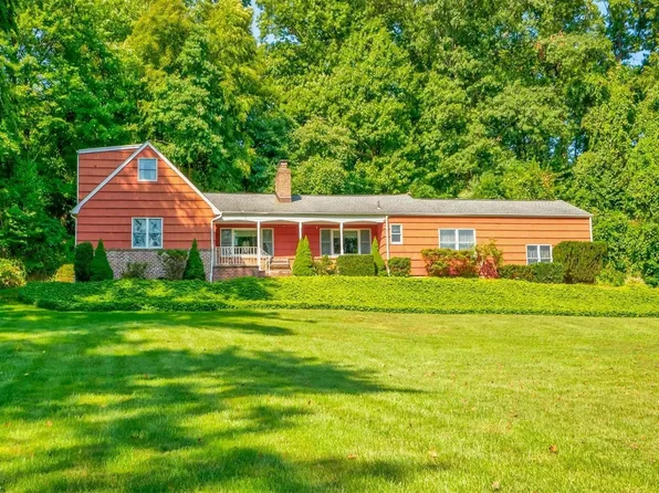 1 Mux Lane, Lloyd Harbor, NY 11743