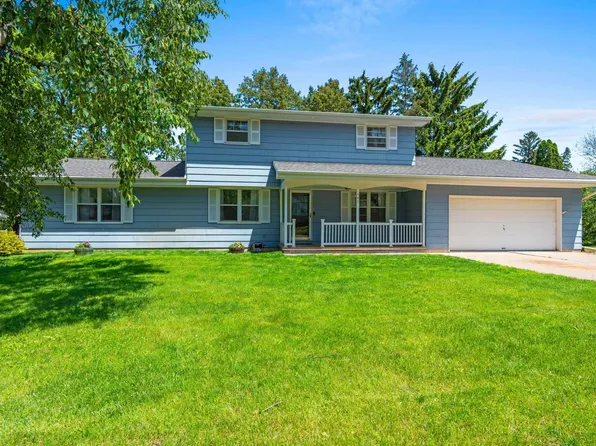 127 Sunset Ct, Omro, WI 54963