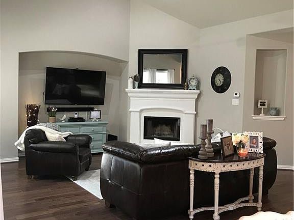 4th image of 218 Rushcreek Dr