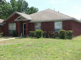 710 Crenshaw Dr, Cedar Hill, TX 75104