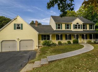 8 Ashman Ct, Branford, CT 06405