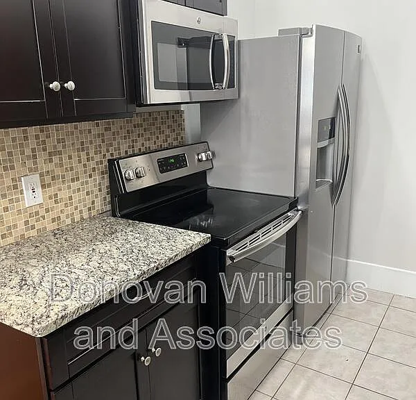 135 E Wilson Ave #E — Photo 7