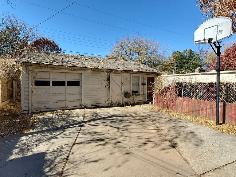 2402 S Hughes St — Photo 13