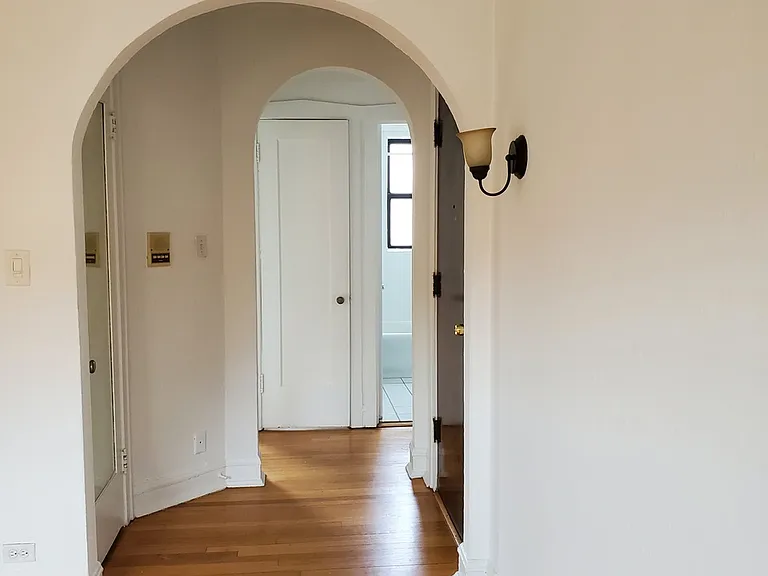 1BR 775 Hall