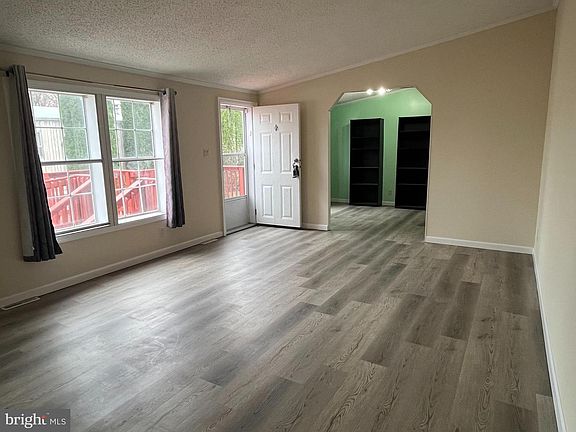 3rd image of 880 Royal Crest Dr