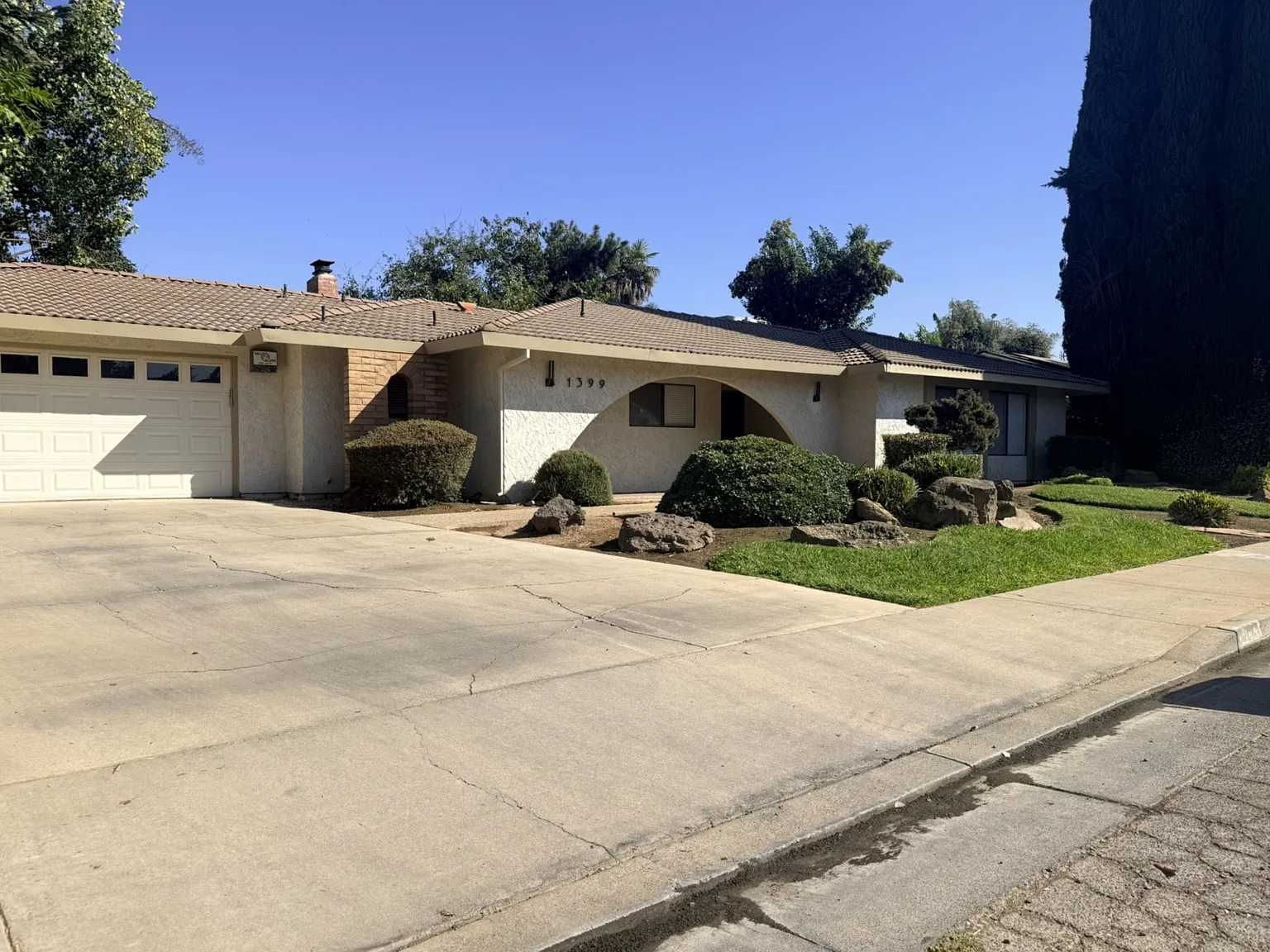 3 bed, 2001 sqft, $2,100 — Photo 2