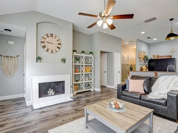 993 Union Dr, Saginaw, TX 76131