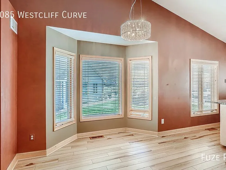 1085 Westcliff Curv — Photo 3