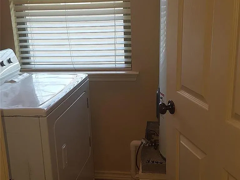 102 Kleine Ln — Photo 7