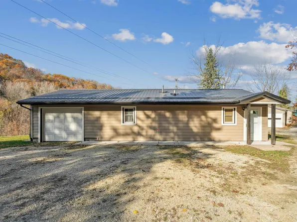 2279 Bosco Bluff Ln, Lansing, IA 52151