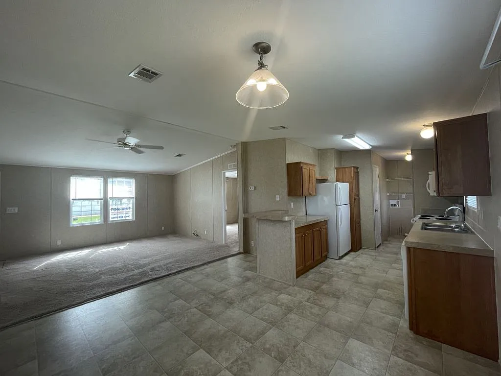 3 bed, 2.0 bath, 1232 sqft, $1,499 — Photo 3