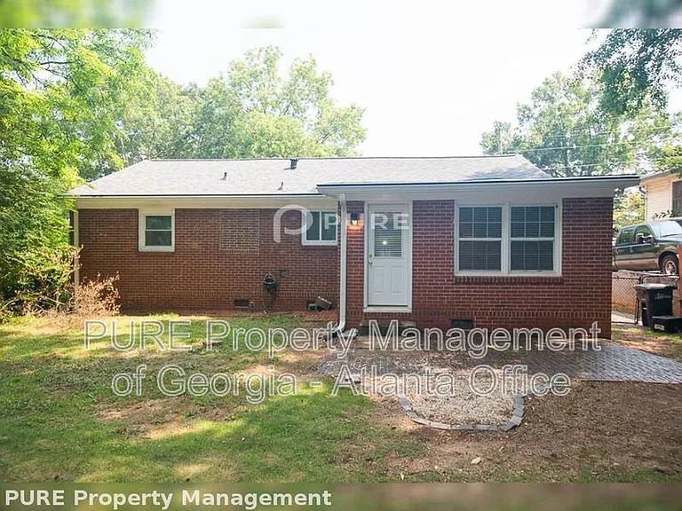 439 Chester St SE — Photo 16
