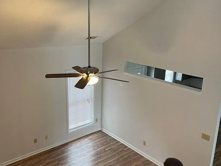 541 Rhodora Rdg — Photo 2