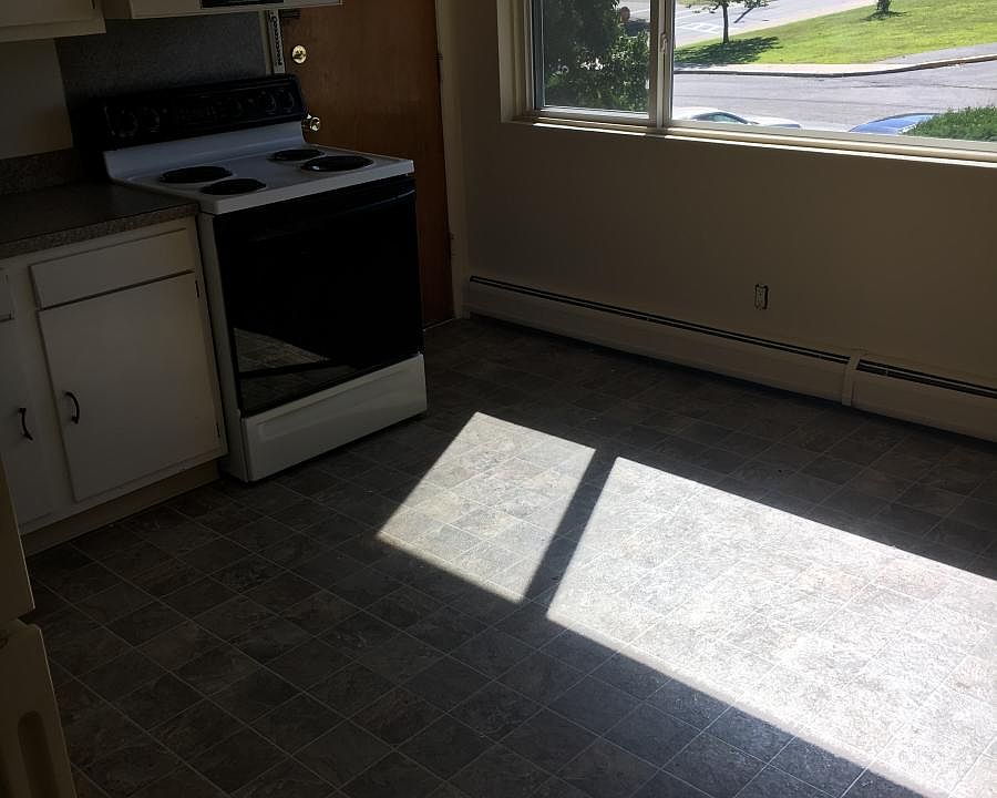 1st image of 130 Bourne Ave APT 14