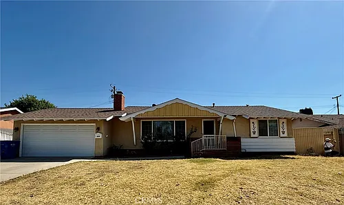 835 W Spruce St Photo 1