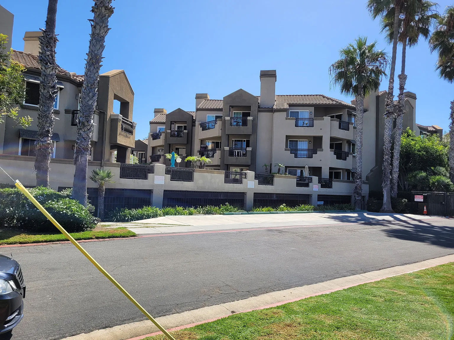 2 bed, 1023 sqft, $3,850 — Photo 3