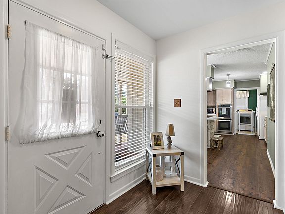3rd image of 1706 Mary Ln