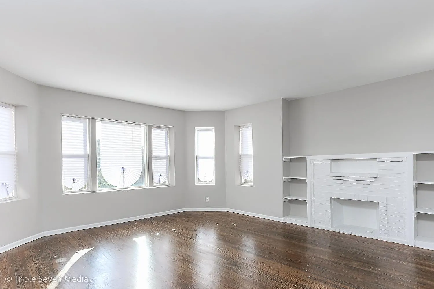 8048 S Paulina St — Photo 1