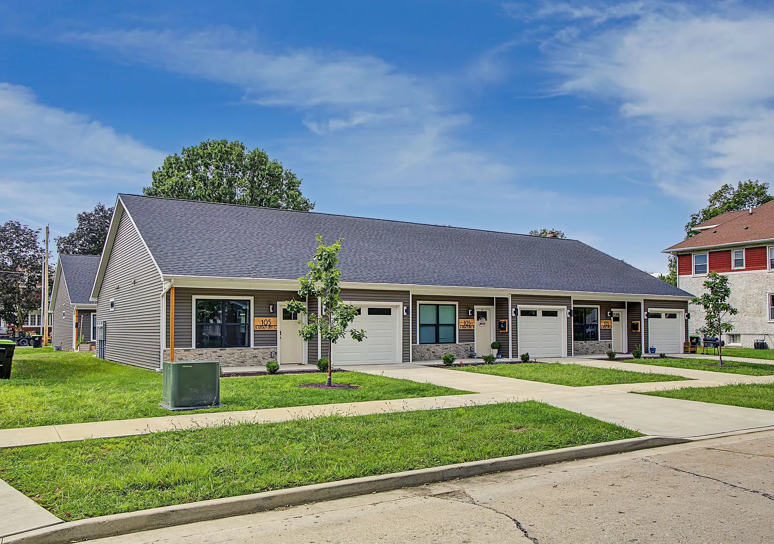 Modern Townhomes with Attached Garage-Tuscola — Photo 4
