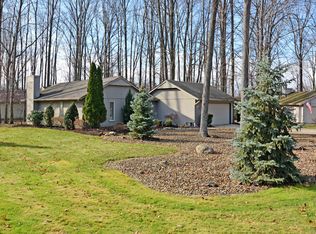 32633 Woodridge Ct, North Ridgeville, OH 44039