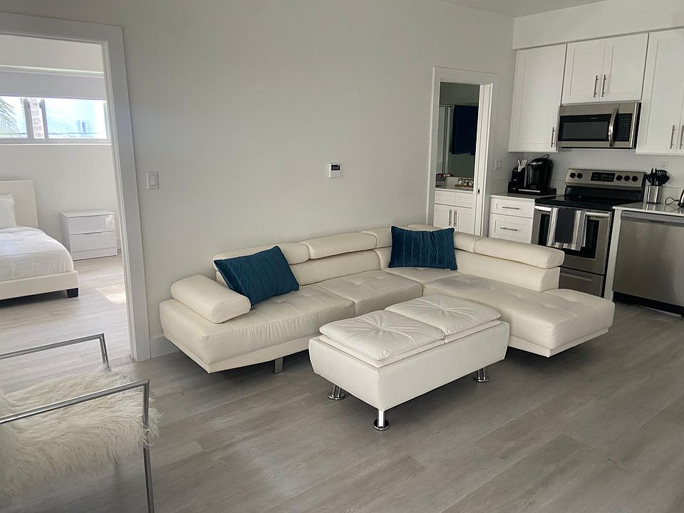 1st image of 940 Michigan Ave #11