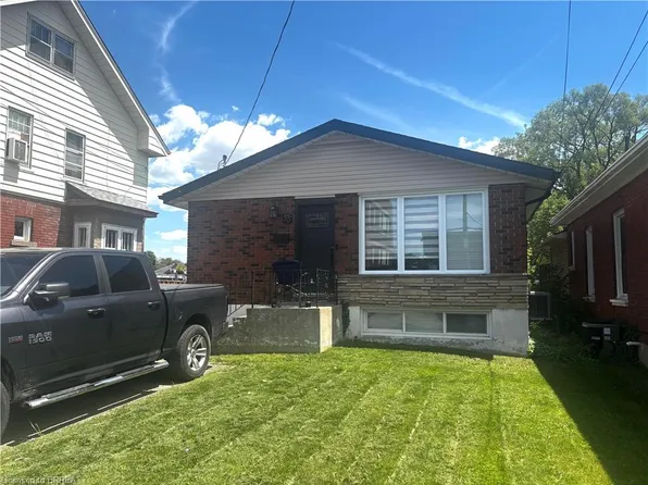 55 Grand St, Brantford, ON N3R 4B3