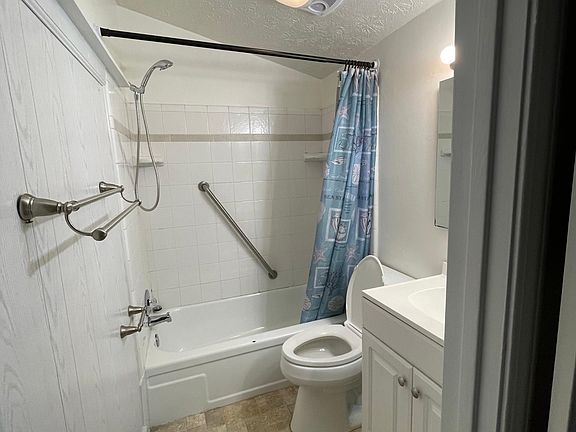 Full bath with awesome heater/vent light