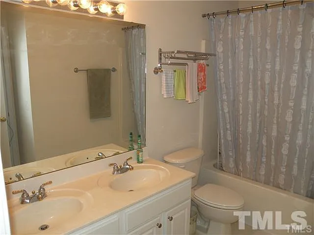 5413 Glorietta Cir — Photo 16