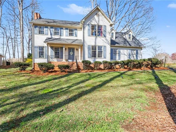 6135 Spring Forest Dr, Pfafftown, NC 27040